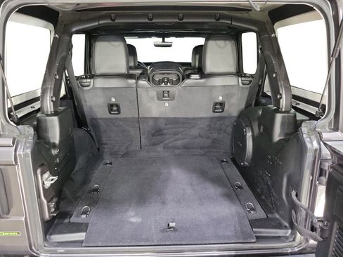 Used 2020 Jeep Wrangler Unlimited Sahara image 26