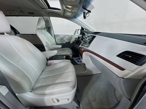 Used 2013 Toyota Sienna XLE FWD image 37