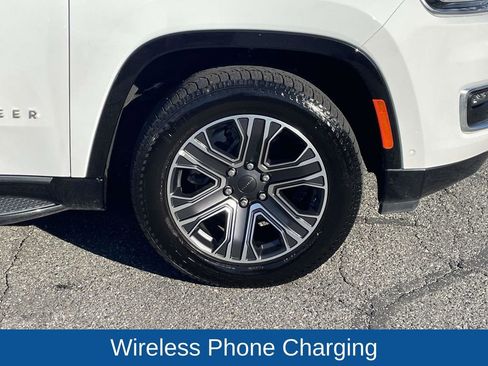 Certified 2024 Jeep Wagoneer Series II w/ Flexible Seating Group image 14