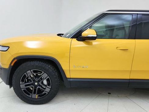 Used 2024 Rivian R1S Adventure image 9