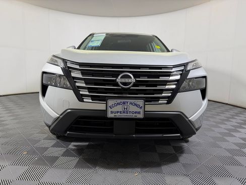 Used 2025 Nissan Rogue SV image 5