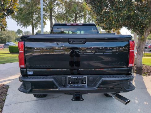 Used 2026 Chevrolet Silverado 2500 High Country w/ High Country Premium Package AWD/4WD image 9