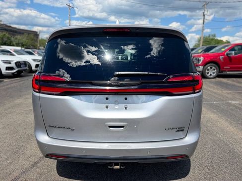 Used 2021 Chrysler Pacifica Limited w/ Uconnect Theater Family Group AWD/4WD image 9