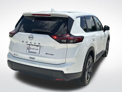 Used 2024 Nissan Rogue SV image 7