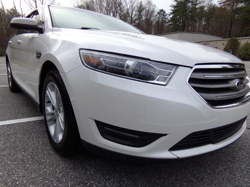 Used 2016 Ford Taurus SEL image 4