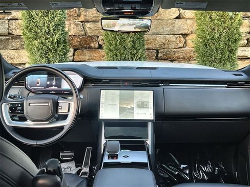 Used 2024 Land Rover Range Rover Autobiography image 12