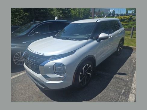 Used 2022 Mitsubishi Outlander ES AWD/4WD image 1