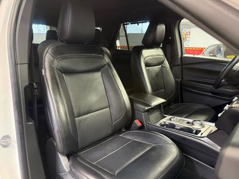 Used 2020 Ford Explorer Limited w/ Class III Trailer Tow Package image 38