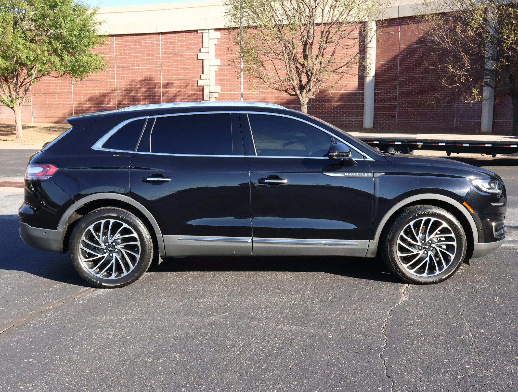 Used 2020 Lincoln Nautilus Reserve w/ Equipment Group 201A FWD image 37