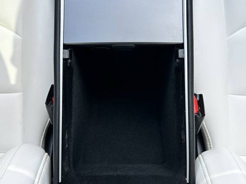 Used 2025 Tesla Model Y Long Range AWD/4WD image 39