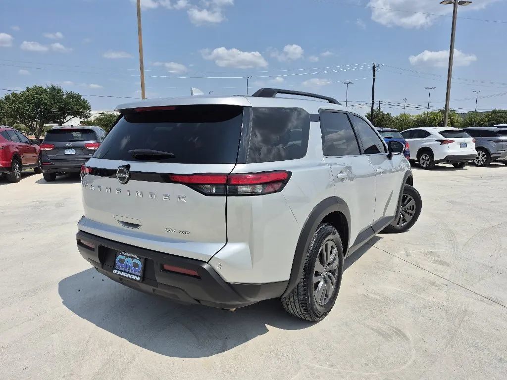 Used 2022 Nissan Pathfinder SV AWD/4WD image 6