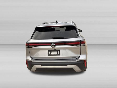 Used 2026 Volkswagen Tiguan SE AWD/4WD image 4