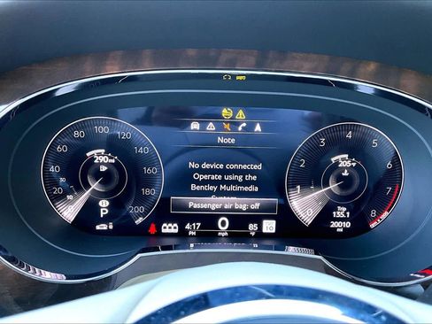 Used 2021 Bentley Bentayga image 22