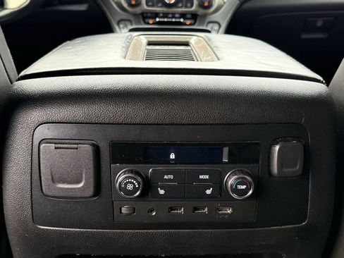 Used 2018 GMC Yukon Denali image 8