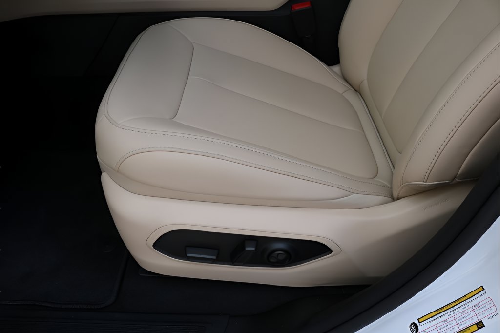 New 2026 Jeep Grand Cherokee Limited RWD image 12