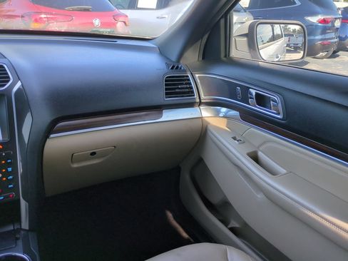 Used 2017 Ford Explorer Limited w/ Equipment Group 301A FWD image 17