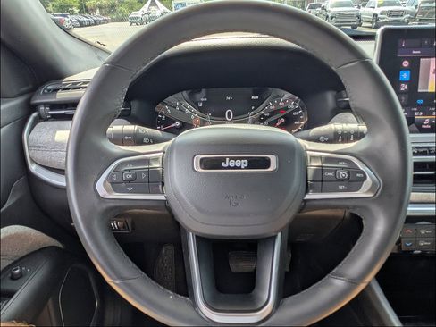 Used 2024 Jeep Compass Latitude AWD/4WD image 19