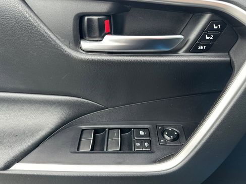 Used 2019 Toyota RAV4 XLE Premium AWD/4WD image 12