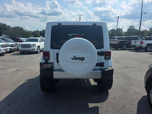 Used 2015 Jeep Wrangler Unlimited Sahara AWD/4WD image 3