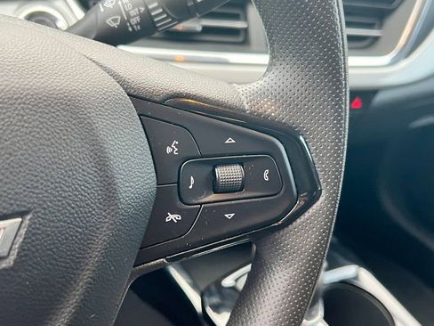 Used 2025 Chevrolet Trax LT image 19