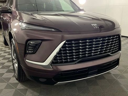 Used 2025 Buick Enclave Avenir w/ LPO, All-Weather Package image 9