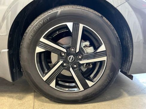 Used 2024 Nissan Sentra SV w/ All-Weather Package FWD image 11