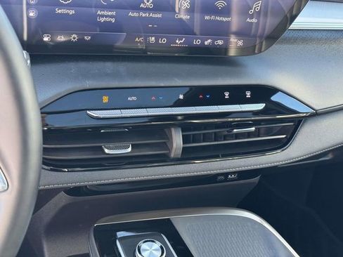 Used 2025 Buick Enclave Avenir w/ Super Cruise Package image 21