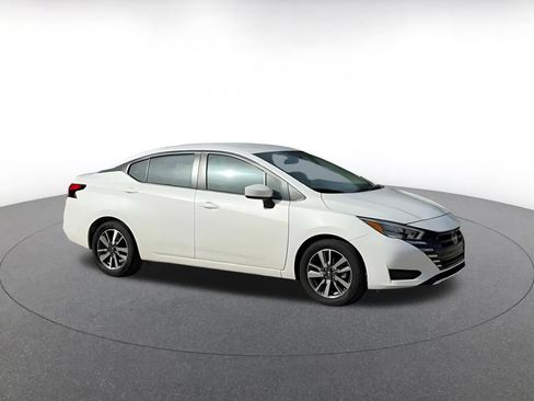 Used 2025 Nissan Versa SV FWD image 2