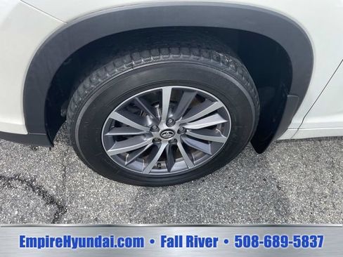 Used 2017 Toyota Highlander XLE AWD/4WD image 13