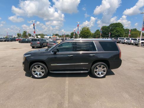 Used 2017 Cadillac Escalade Luxury AWD/4WD image 5