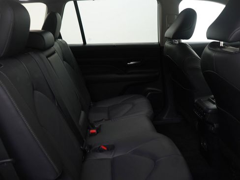 Used 2025 Toyota Grand Highlander Limited image 12
