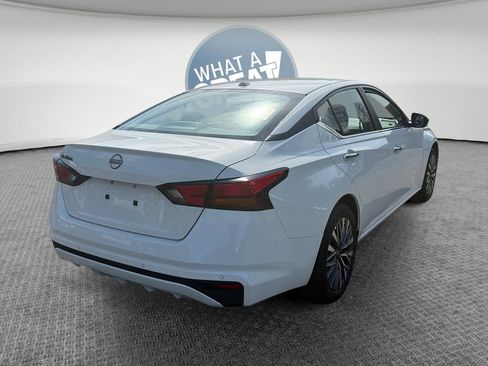 Used 2025 Nissan Altima 2.5 SV FWD image 3