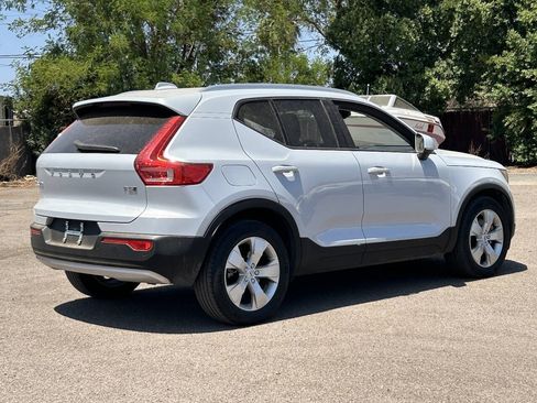 Used 2021 Volvo XC40 T5 Momentum AWD/4WD image 3