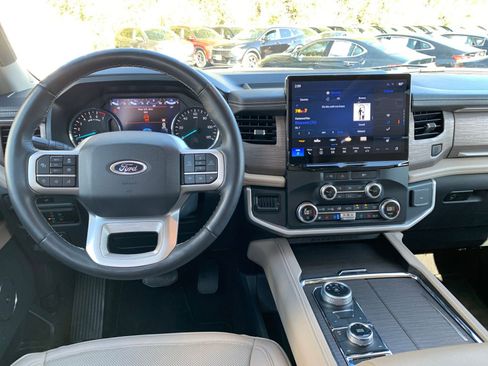 Used 2024 Ford Expedition Limited image 33
