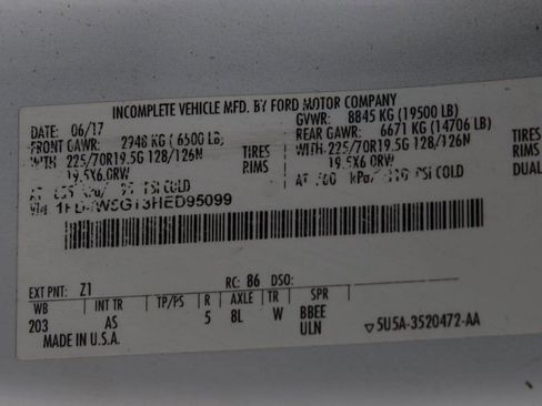 Used 2017 Ford F550 2WD Crew Cab Super Duty image 41