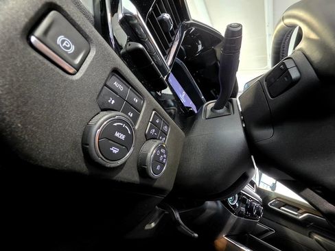 Used 2024 Chevrolet Silverado 2500 High Country w/ High Country Premium Package AWD/4WD image 32