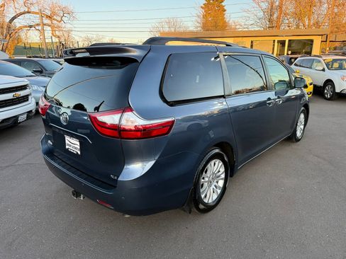 Used 2017 Toyota Sienna XLE w/ XLE Navigation Package image 9