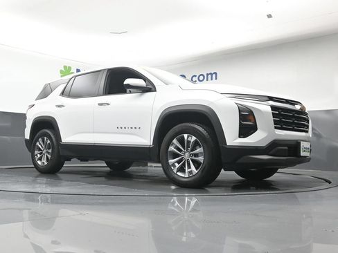 Used 2025 Chevrolet Equinox LT AWD/4WD image 25