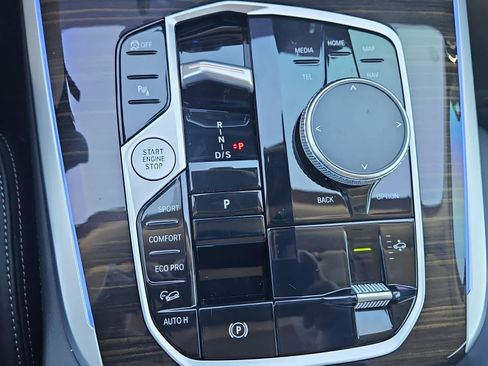 Used 2023 BMW X7 xDrive40i w/ Premium Package image 18