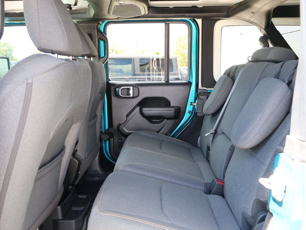 Used 2024 Jeep Wrangler Unlimited AWD/4WD image 16