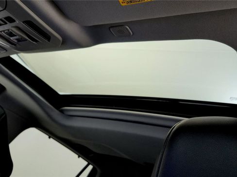 Certified 2023 Toyota Highlander XLE image 39