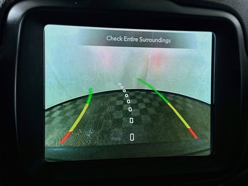 Used 2018 Jeep Renegade Latitude w/ UConnect 8.4 Nav Group FWD image 14