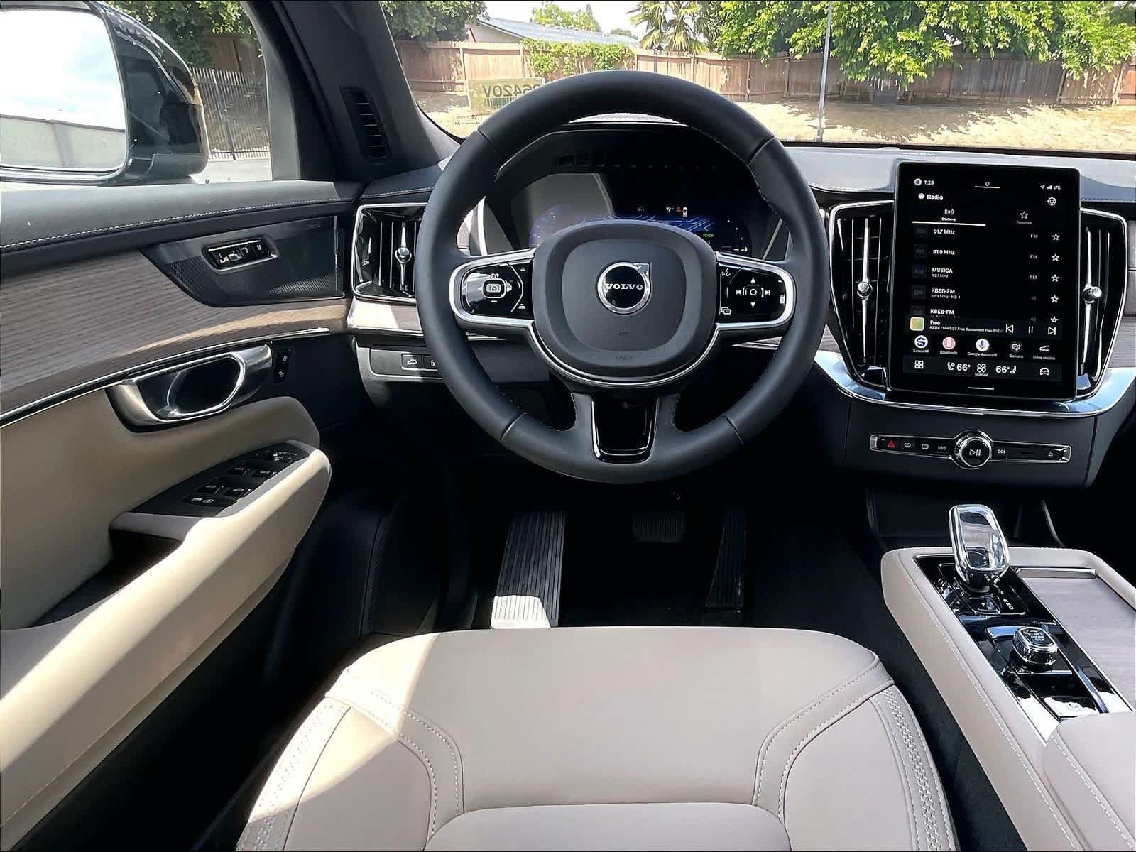 New 2026 Volvo XC90 T8 Plus w/ Protection Package Premier AWD/4WD image 15