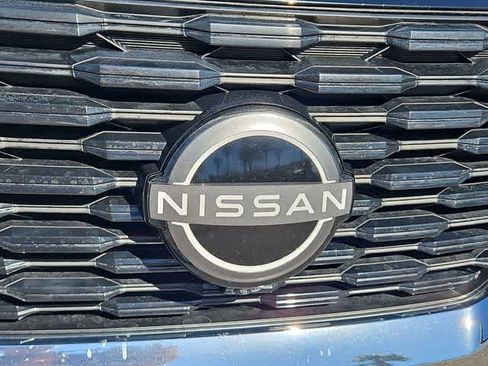 Used 2022 Nissan Rogue Platinum w/ Head-Up Display Package image 12