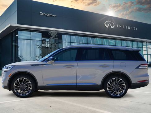 Used 2020 Lincoln Aviator Reserve w/ Equipment Group 202A image 6