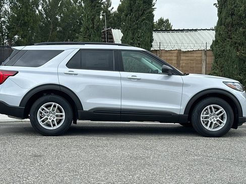 New 2026 Ford Explorer Active RWD image 3