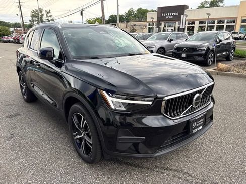 Used 2025 Volvo XC40 B5 Core AWD/4WD image 7