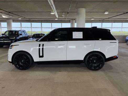 Used 2024 Land Rover Range Rover SE AWD/4WD image 7