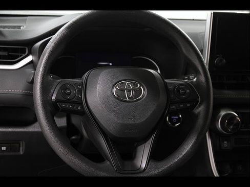 Used 2025 Toyota RAV4 XLE AWD/4WD image 7