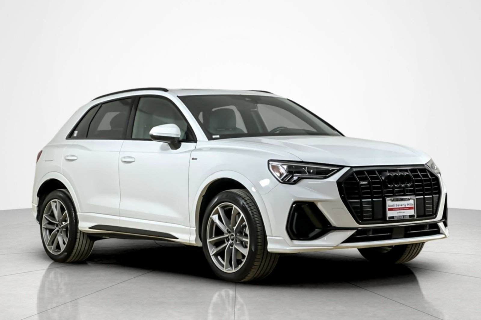 Used 2023 Audi Q3 2.0T Premium w/ Black Optic Sport Package AWD/4WD image 7